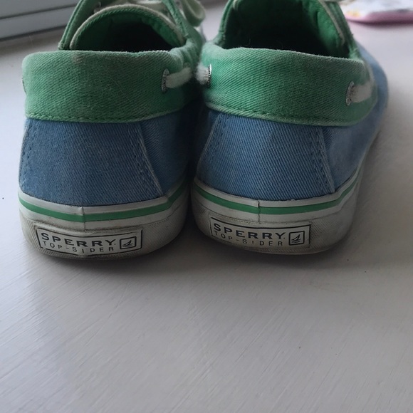 Size 9 Sperrys - Picture 3 of 4